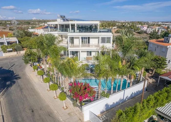 Royal Nissi Mansion 3 Bed Lower Part Of Villa *