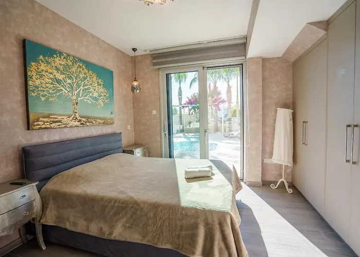 Villa Royal Nissi Mansion 3 Bed Lower Part Of