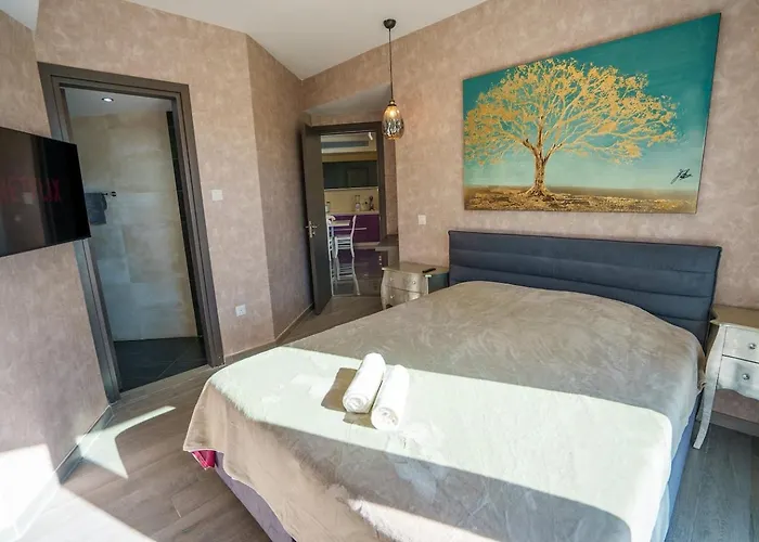 Villa Royal Nissi Mansion 3 Bed Lower Part Of