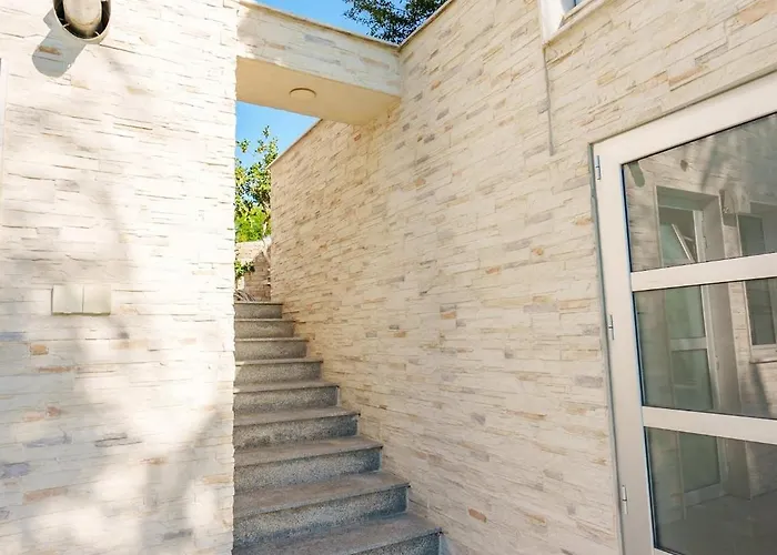 Royal Nissi Mansion 3 Bed Lower Part Of *