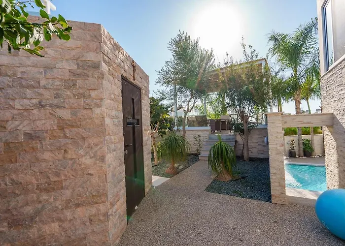 Royal Nissi Mansion 3 Bed Lower Part Of Villa Ayía Nápa