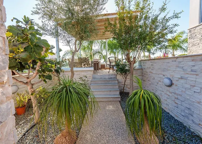 Villa Royal Nissi Mansion 3 Bed Lower Part Of