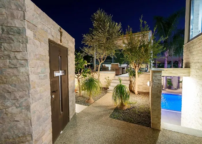 Royal Nissi Mansion 3 Bed Lower Part Of Villa Ayía Nápa