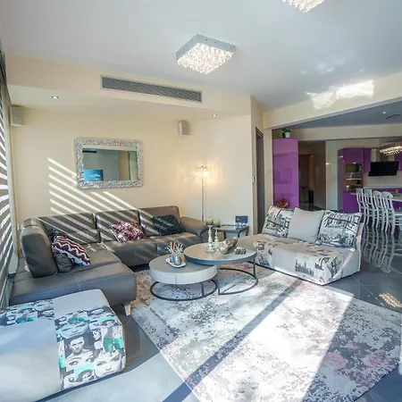 빌라 Royal Nissi Mansion 3 Bed Lower Part Of *