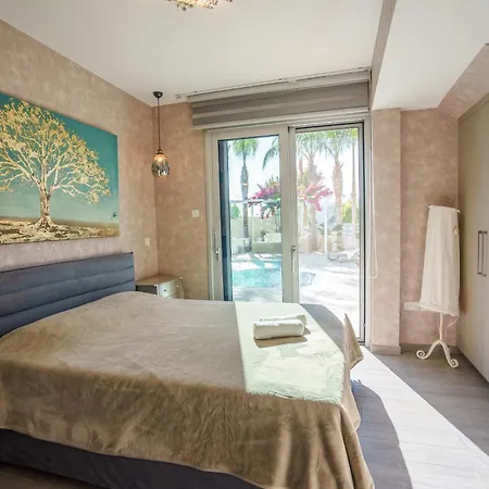 Royal Nissi Mansion 3 Bed Lower Part Of 아이아 나파