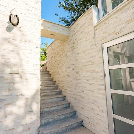 Villa Royal Nissi Mansion 3 Bed Lower Part Of Aya Napa