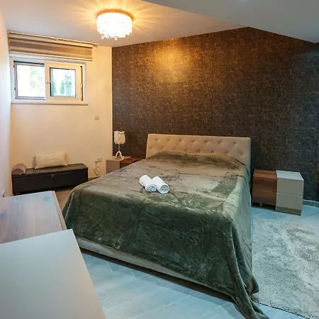 Royal Nissi Mansion 3 Bed Lower Part Of