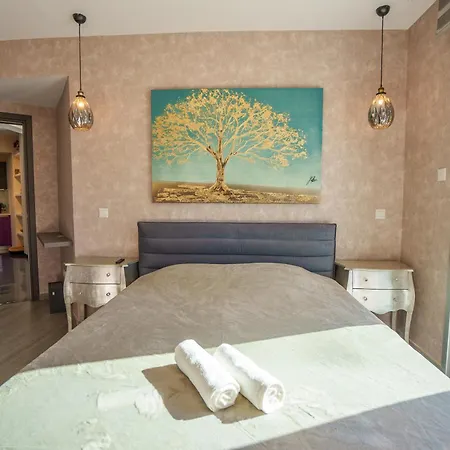 Villa Royal Nissi Mansion 3 Bed Lower Part Of