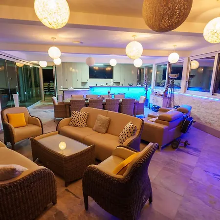 Royal Nissi Mansion 3 Bed Lower Part Of *