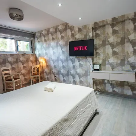 Royal Nissi Mansion 3 Bed Lower Part Of *