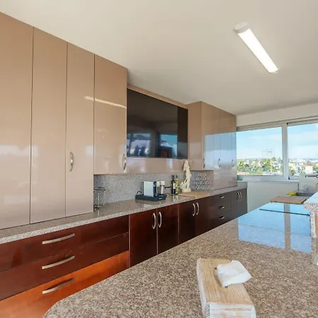 빌라 Royal Nissi Mansion 3 Bed Lower Part Of