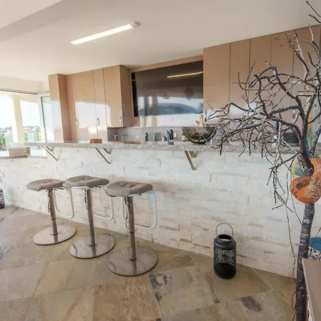 Royal Nissi Mansion 3 Bed Lower Part Of 빌라