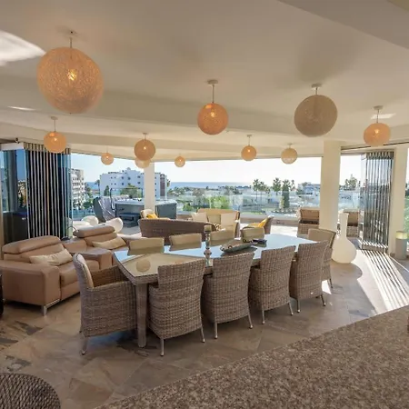 Royal Nissi Mansion 3 Bed Lower Part Of 빌라 아이아 나파