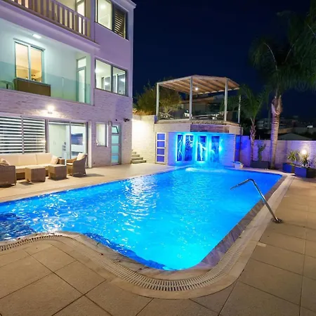 빌라 Royal Nissi Mansion 3 Bed Lower Part Of