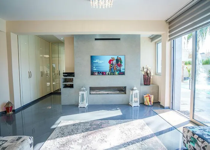 Royal Nissi Mansion 3 Bed Lower Part Of *