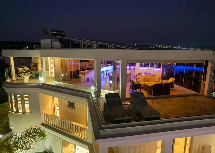 Royal Nissi Mansion 3 Bed Lower Part Of 别墅 *