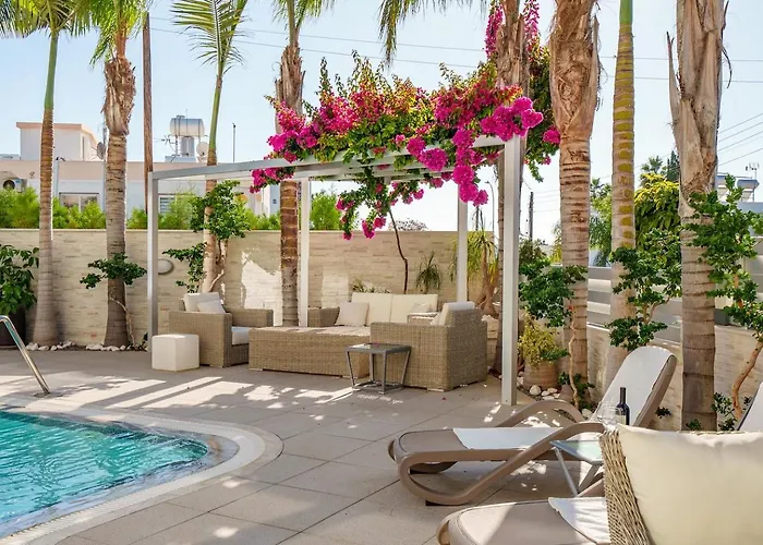 Royal Nissi Mansion 3 Bed Lower Part Of 别墅