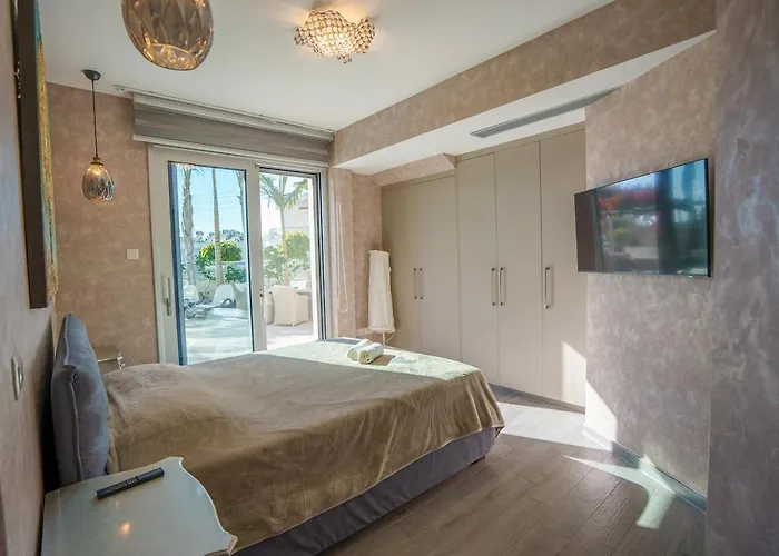 Royal Nissi Mansion 3 Bed Lower Part Of 圣纳帕