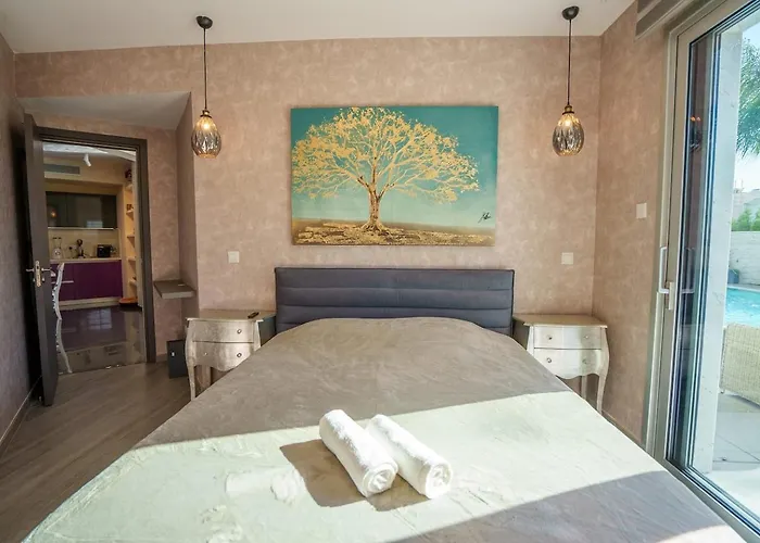 Royal Nissi Mansion 3 Bed Lower Part Of 别墅 *