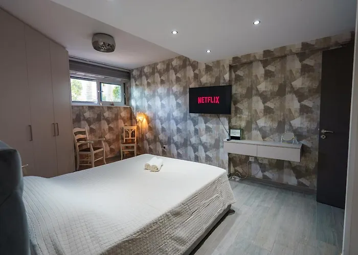 Royal Nissi Mansion 3 Bed Lower Part Of 别墅 *