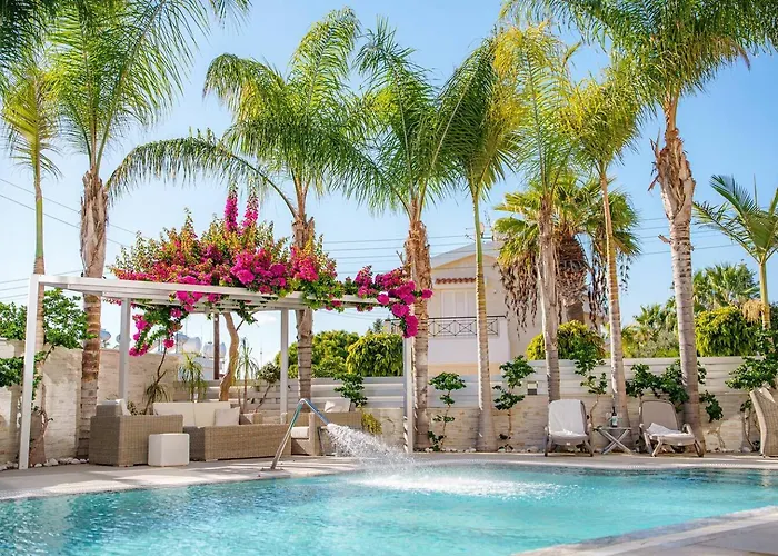 Royal Nissi Mansion 3 Bed Lower Part Of 别墅