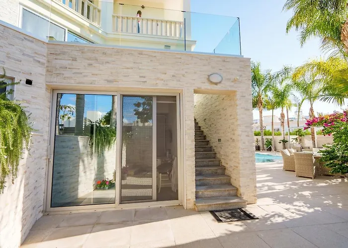 Royal Nissi Mansion 3 Bed Lower Part Of *