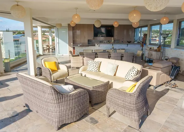 别墅 Royal Nissi Mansion 3 Bed Lower Part Of *