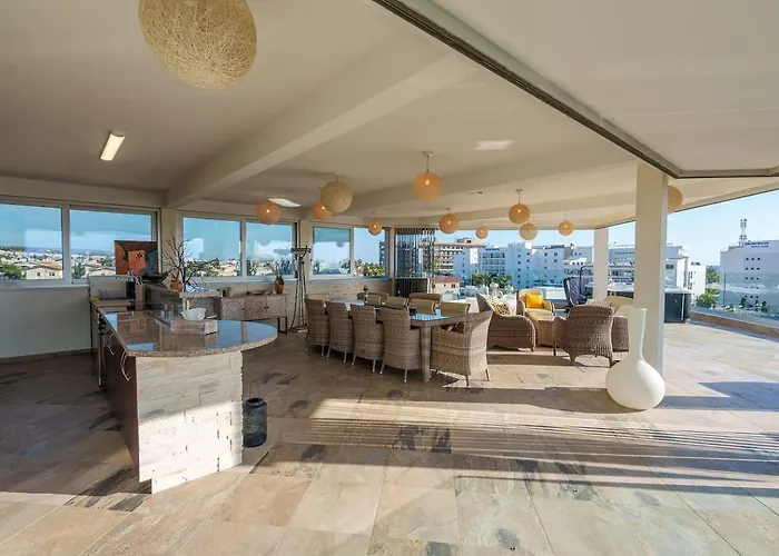 Royal Nissi Mansion 3 Bed Lower Part Of 别墅