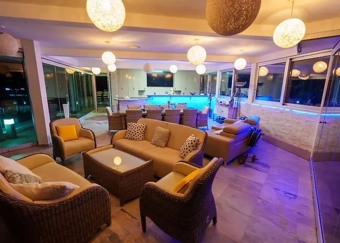 Royal Nissi Mansion 3 Bed Lower Part Of 圣纳帕